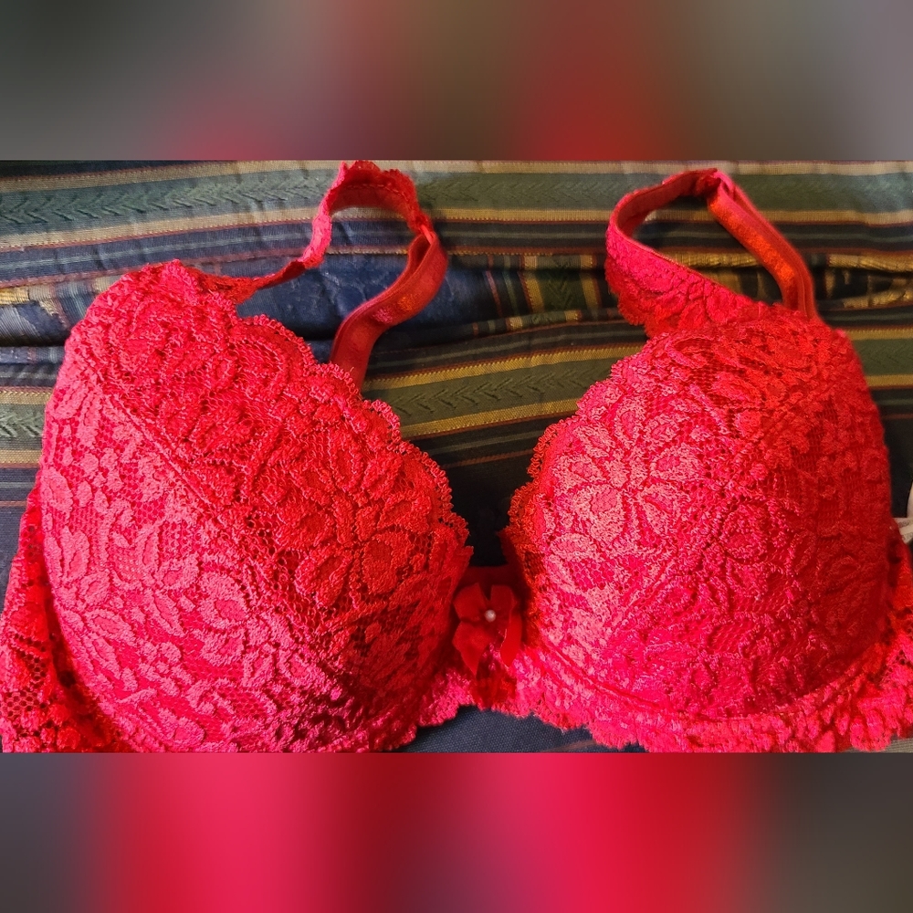 Red push up bra